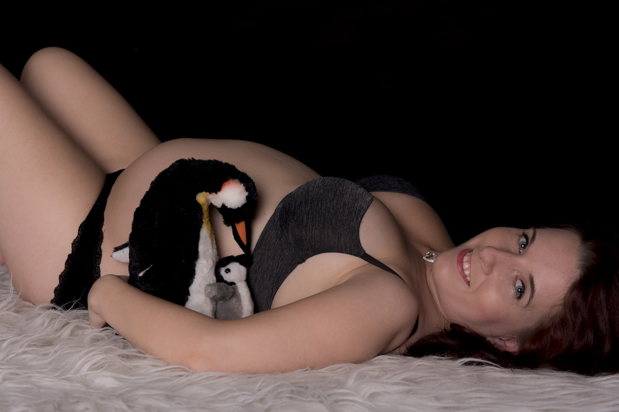 brzuszkowa sesja zdjęciowa z pingwinem